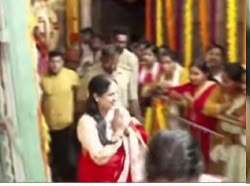 ತಾಯಿ ಚಾಮುಂಡೇಶ್ವರಿ ದರ್ಶನ ಪಡೆದು ಹರಕೆ ತೀರಿಸಿದ ಡಿ.ಕೆ ಶಿ ಪತ್ನಿ ಉಷಾ